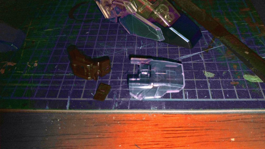 制作中の悲劇、流し込み墨入れペンのインクがABS樹脂に流れ込んだ為足甲支持具が崩れました(TДT)