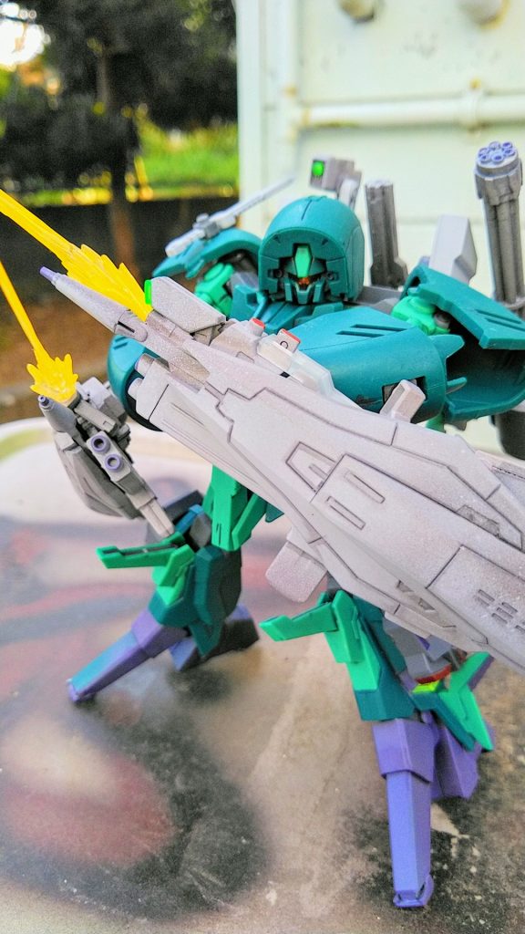 大型ビームソード展開時。接近戦も可能な、強襲機体です。