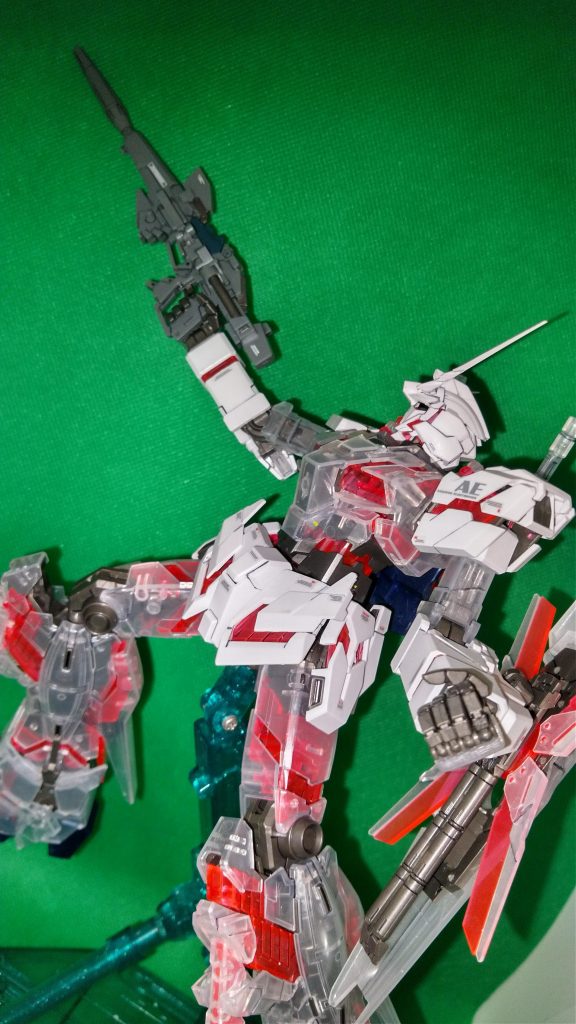 デストロイモードにしろユニコーンモードにしろブンドドしてポーズ決めるの怖いわ、壊れそう&ポロリが多い。特に盾ぇ!!!