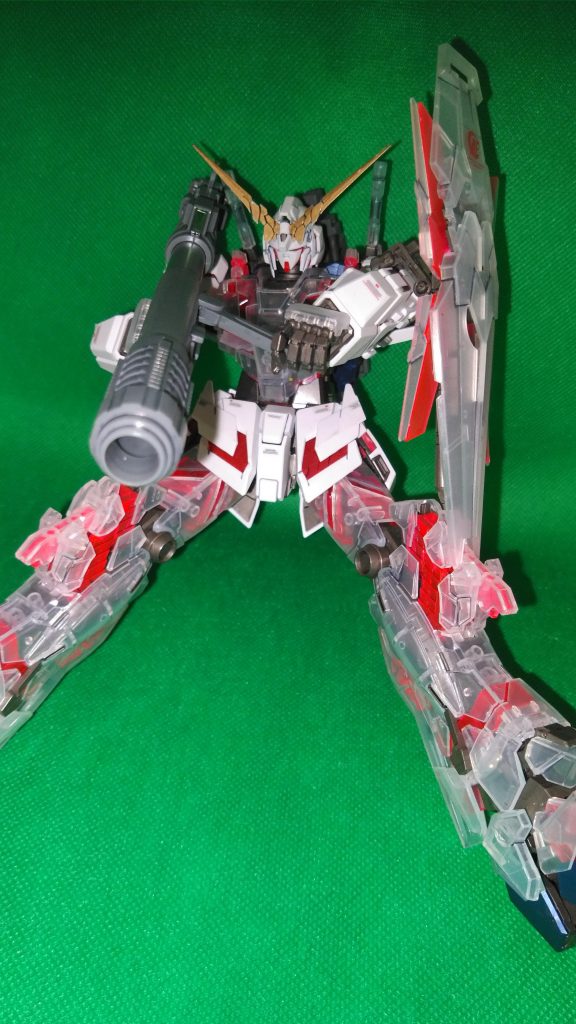 関節の都合上抱え撃ちは難しそうなので担ぎ撃ちバズーカ。ちょっと動かすだけでも可動範囲の確認が大変である(・ェ・`U)