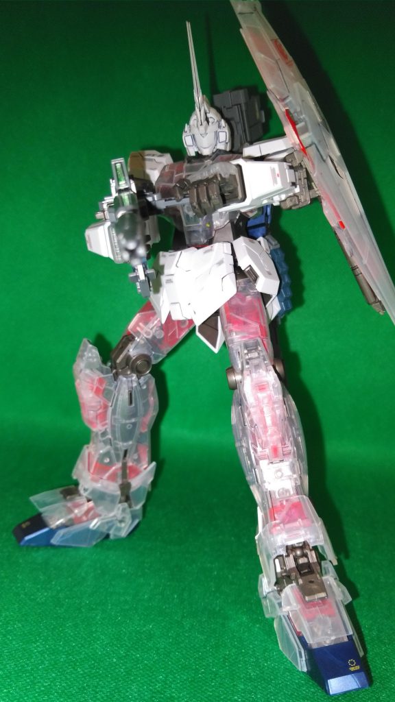 シールドと手甲のクリアパーツにも艶消しコートを噴いてみました。コレはコレで味のある色味になったよーな(゚ー゚*)