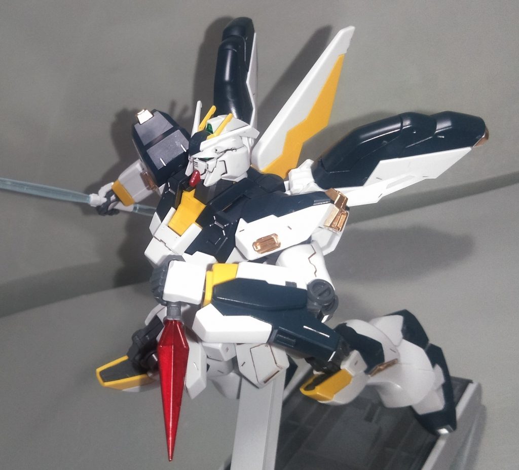 首のジョイントが硬すぎて、全く左右に動かないのでポーズが決めれない（泣）