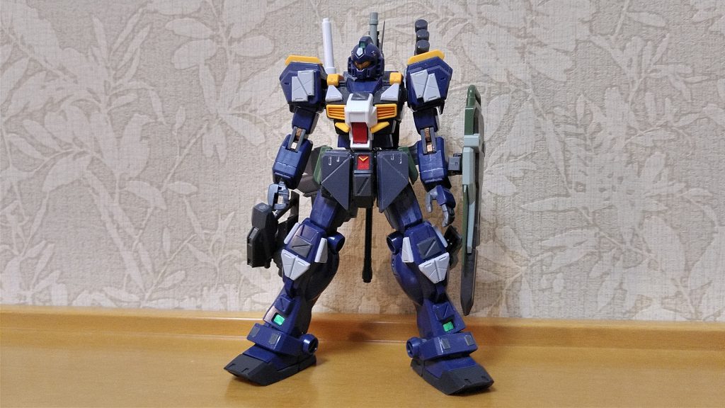 塗装前の状態です。ジムクゥエル本体はコクピットブロックの変更と脚部にストライカーのスラスターユニット増設したぐらいで特には改造点はないです。ハイパービームサーベルはＭＧガンダムから、コクピットブロックはハイゼンスレイの余りパーツを使っています。