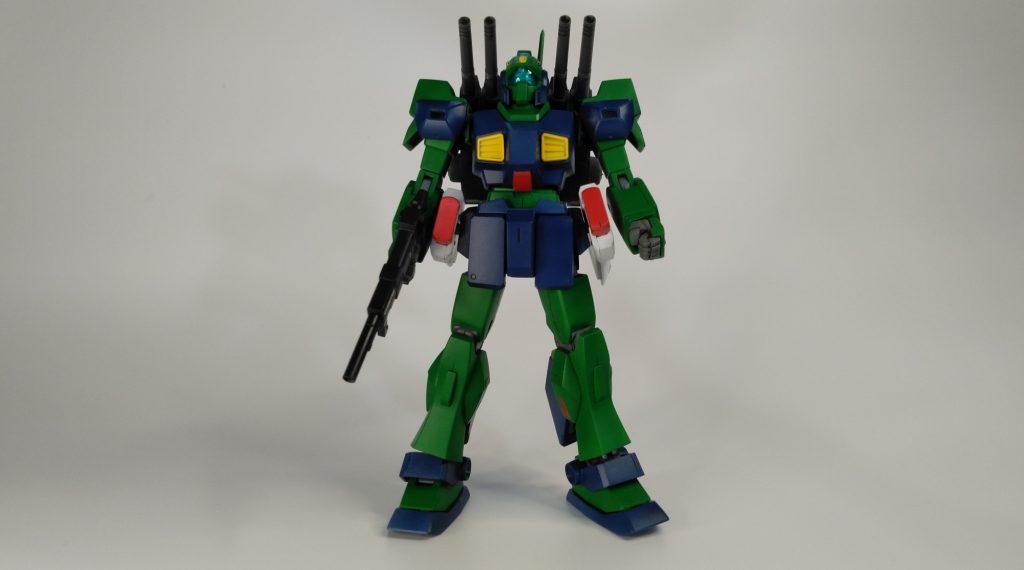 正面。4連装は浪漫です。2本の砲身が見事に肩のくぼみに収まります。