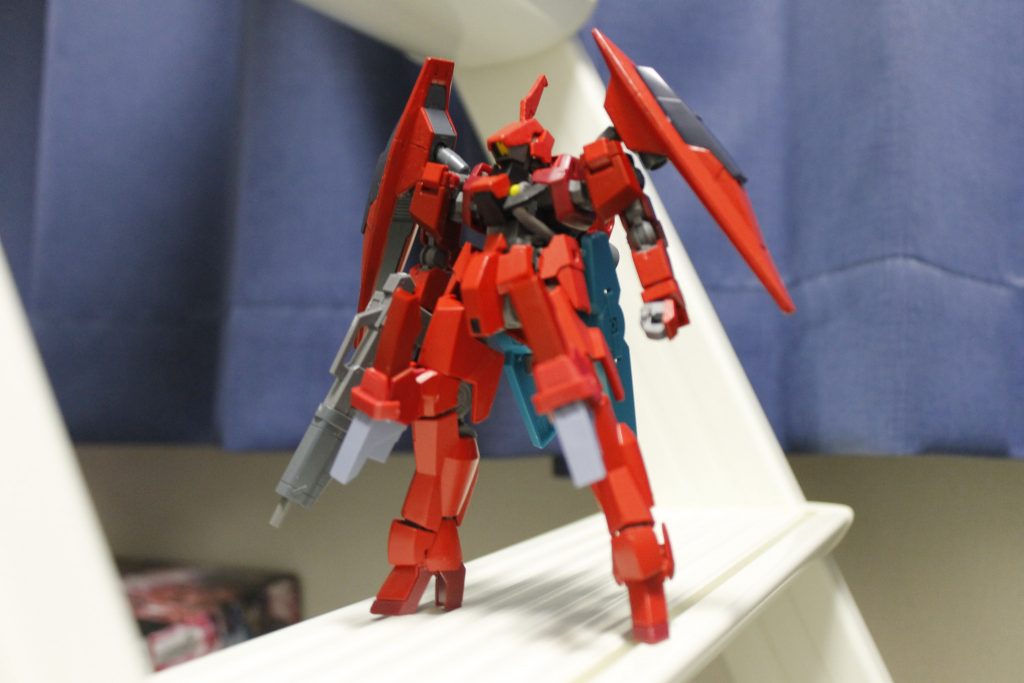 途中。流星号付属のクタン参型用パーツをベースにレッドウォーリアの膝とアストレアやIWSPのパーツを使いました。バーニアはEW版ヘビアのものです。