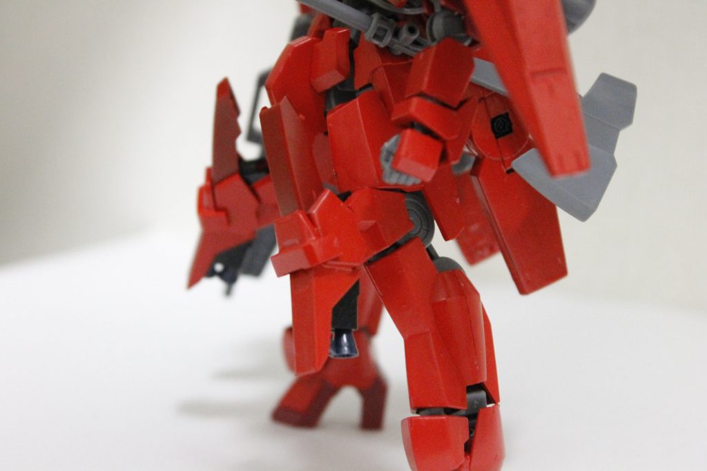 膝と腰に追加ブースターを装備してます。