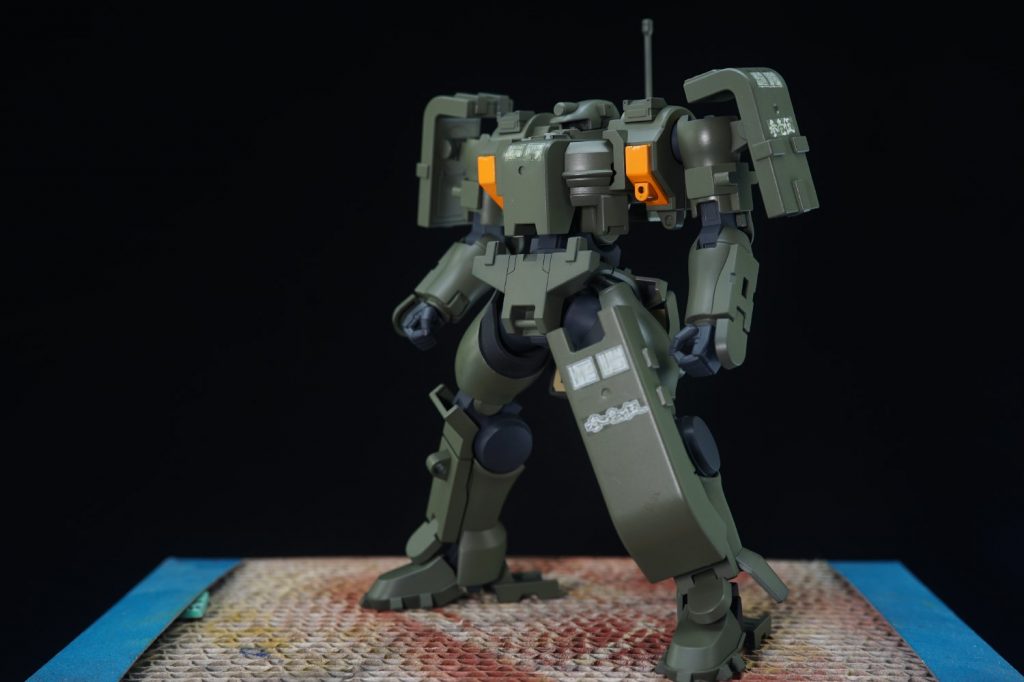 ・アクリル部分塗装とデカール貼り付けマジックリンで拭き取れるようになったので、部分塗装の主力がタミヤアクリルに移行しました。デカールは自作の白デカールを使用。人革連なので漢字を使ってみたのですが、今度はロシア語でもいいかもしれませんね♪分かりにくいと思いますが『長崎』と『参壱伍(315)』、『鉄人(ティエレンの意)』の3種です。