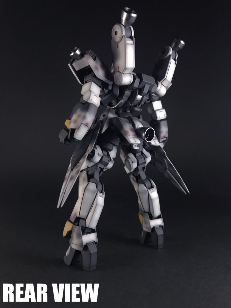 迷彩部は深緑色と焦茶色で塗装しています。前述の通り、後方と下部は迷彩の面積を少なくしています。角度による印象の変化はありましたでしょうか。