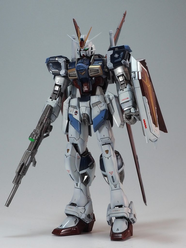 で、コチラが完成した物になります。墨入れ、デカール貼りした後、はじめ艶消し仕上げにしようと思ってたのですが、塗装段階で良い艶が出てたのでそのまま艶ありで仕上げました。