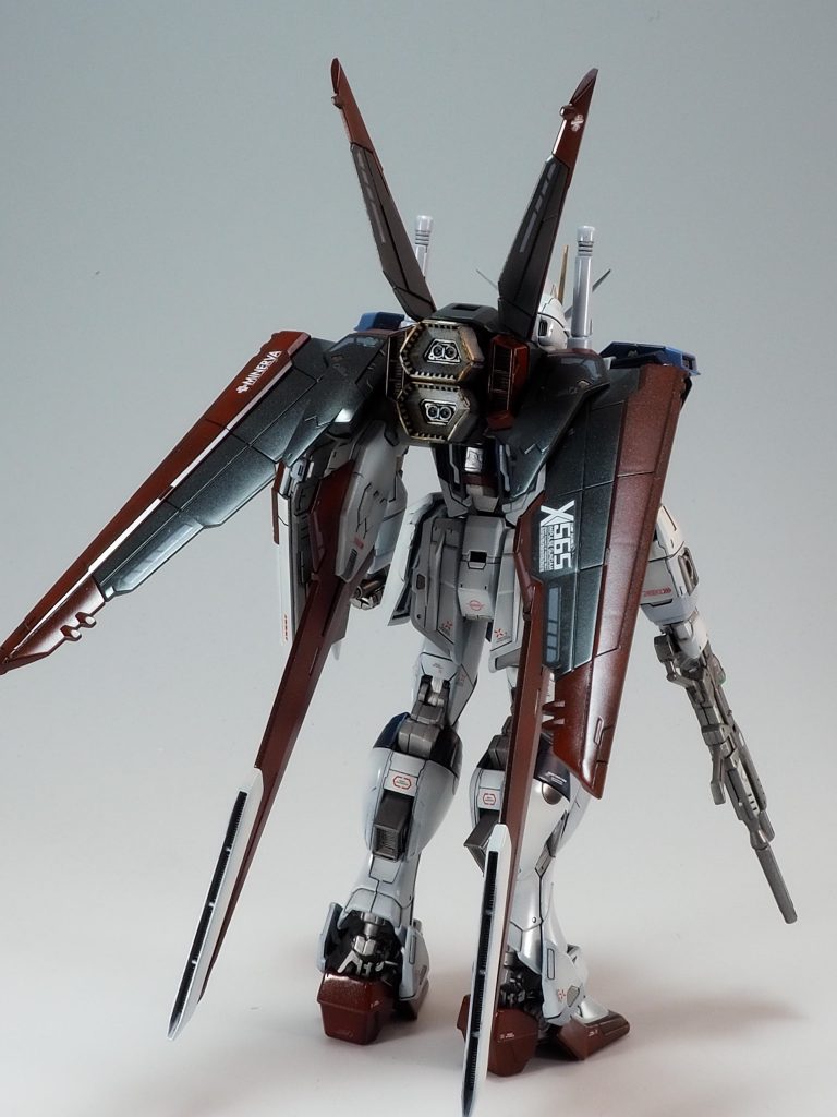 付属のリアリスティックデカールを使うつもりでしたが、コレの段差どうやっても目立たなくさせる自信がないので、市販の水転写デカールと雑誌付録のデカールを使いました。(かろうじて使える物が数点あった…)