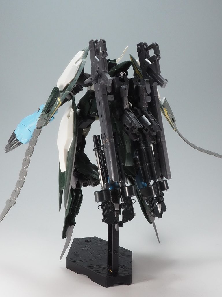 後ろからだとほとんど黒なのであまり違和感ないかな?。