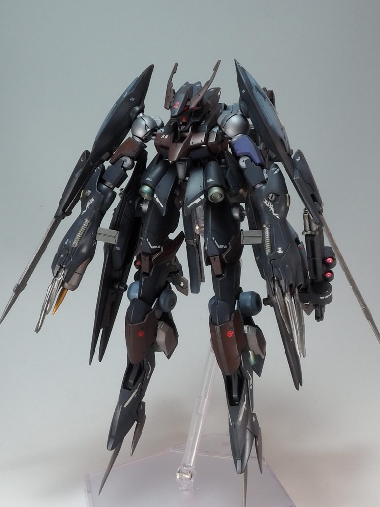 今まで自分ではタブーとしていたパーツ取りのためにキットを購入、今回のドナーは…「ハイゴッグさん」です!腕の蛇腹剣は肩のバインダーに移しました。