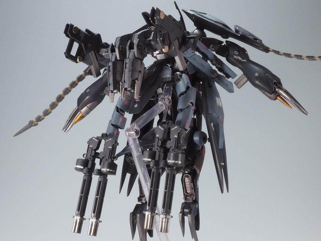 レールガン展開状態のリアビューです。敵を逃がさないための遠距離武装ですが、リアルだと展開に5分かかります💦(逃げられますね…)ここから制作工程になります。