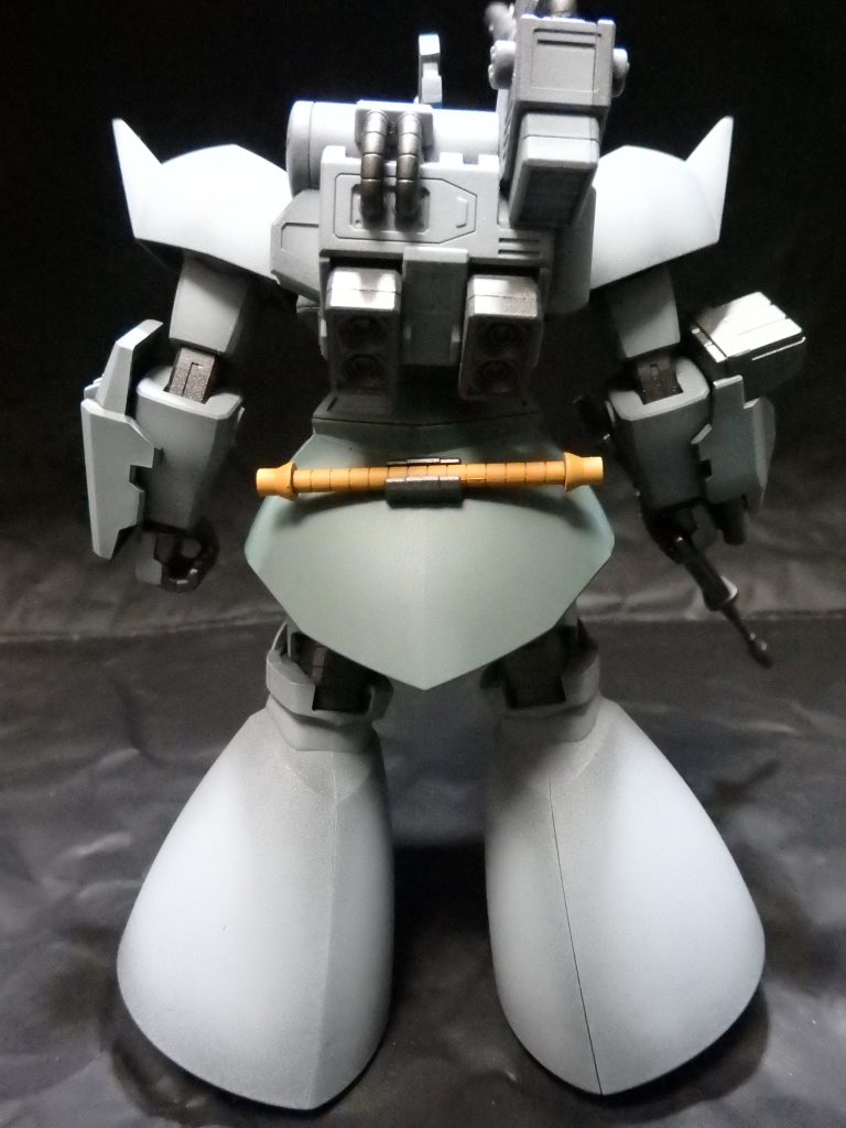 武装は下記の通りです。■ビーム・ライフル■ビーム・ナギナタ■キャノンパック■3連ミサイルランチャー■バックラー・シールドキャノン、なのに近接戦闘用の武装もあるのが萌えるポイントです。