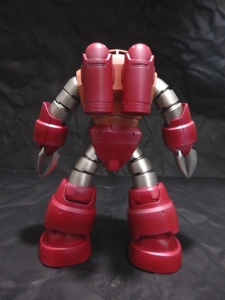 下地塗装Mrカラーのシルバーの缶スプレーが途中で無くなり、途中からガイアカラーのEXシルバーです。本塗装ピンク :MrカラーのMSシャアピンク+MSレッドレッド :Mrカラーのマルーン+黒+MSレッドそれぞれ、MAX塗りのお作法である「にじみ」を出す為の調色(蛍光イエロー、クリアブラウンを追加)をしてみましたが、効果は出ていません(^^ゞ下地がシルバーなので、銀立上げって事でしょうか?そんな言葉聞いた事ないですけども。シルバー:ガイアカラーのスターブライトジュラルミン