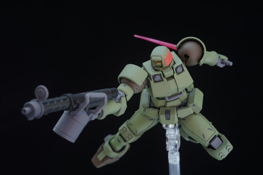 ・105mmライフルリーオーのメインウェポン。火力的には大したこと無いので、基本的には集団戦法で弾幕はって面制圧が基本みたいですね。でも中の人が変われば妙に俊敏になって弾の威力もアップするのがAC世界のお約束。