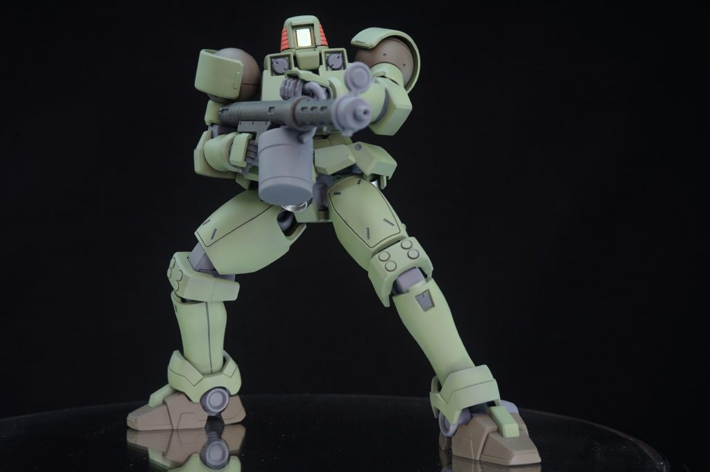 ・狼狽え弾腰だめに構えてややへっぴり腰で撃つ雑魚っぽいポーズが良く似合いますね。こういうの大好きです♪