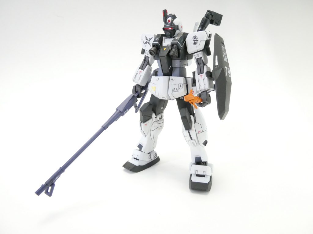 全体はこんな感じです。混色等はせず、塗料はそのままのモノを塗装。バイザーの色は、塗装ではなく、ハイキューパーツのメタリックシールで再現しました。