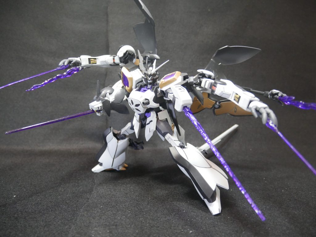 全ての武装を展開した本気モード。サターンアーマーの肩パーツがそのままだと寂しかったのでビーズとパテで作ったパーツでデコってみました。中々の禍々しさに満足してます。