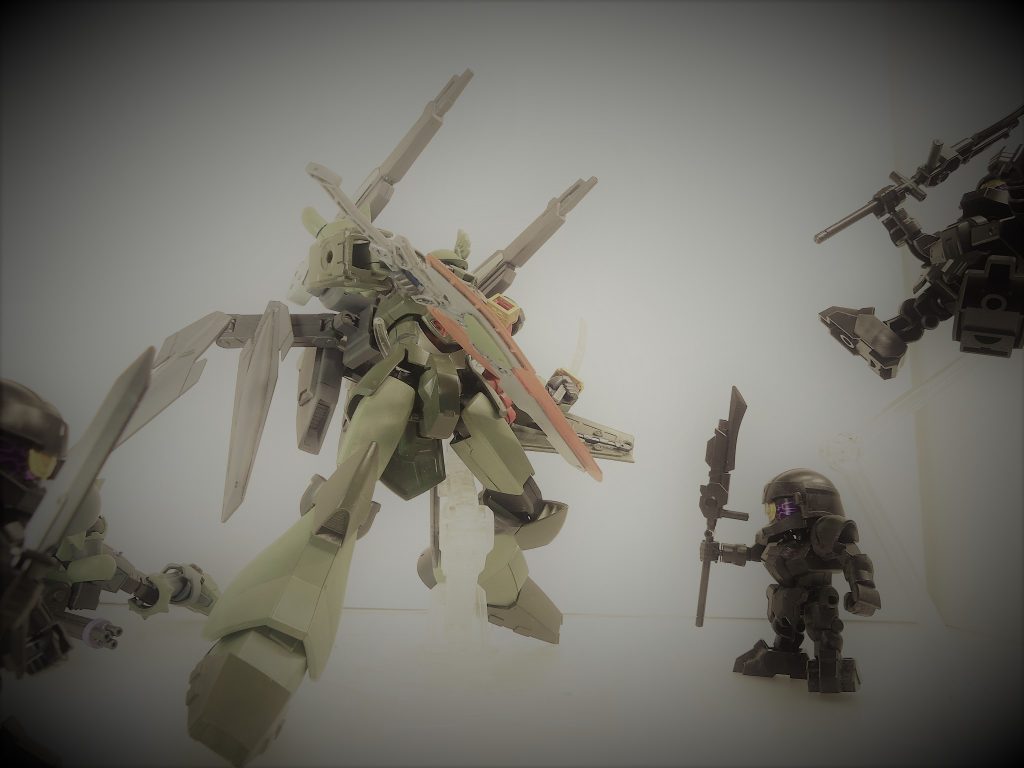 ・・・で、そんな奴がどうしてここに？って。助けてもらいたいの。このＧＢＮを。変えなきゃならないのよ。現在のＧＢＮのバージョンは1.81。「エルドラ事件」の時、1.80（ここでアルス侵攻）から1.79a（アルスはなかったことに）に「ロールバック」･･･巻き戻しされて（「ＧＢＮＷ：ＥＸ　ラストミッション」参照）、それで全部終わりだって思ってた。大間違いだって事が判明したのはつい二ヶ月くらい前。「エルドラ事件」では、電子生命たるエルドラの防衛システム・アルスがＧＢＮに模造したガンプラで侵攻したんだけど･･･その時のデータが、ＧＢＮにまだ残っちゃってるらしいの。勿論それはＧＢＮ内のデータだから使ってもいい訳なんだけど･･･そのパーツを何らかの目的で集めている奴らがいるみたいなのよね。初心者狩りも辞さないわ。そうでなくても、今のＧＢＮの治安は悪い。そう言わなきゃならない。ダイバーの入れ替わりが激しい今日この頃だけど、せっかく希望を持って入ってきたみんなが一日でやめちゃもったいない。そうでしょ？ＧＢＮは、「楽しむ」場所だもの。あたし達はこれまで何度か、「有志連合」って形を取って危機に対処してきた。今回の大問題に際し、あたし達はそれをさらに拡大。フォース・「ＡＶＡＬＯＮ」の組織を中心にした新有志連合・「ネクサス」が結成され、あたし達「アルケミスト」もその一つとして自治を行うことになったわ。どう転ぶかは正直解らない。「ネクサス」に加入しなかったダイバーも大勢いる。でも、ＧＢＮは･･･そうやって歴史を刻んできたって事は、あたしが一番よく知っているんだー 