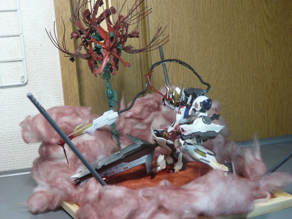 全体突き刺さっているのは勿論ダインスレイヴ　後ろの彼岸花は前に制作しガンスタにも載せたやつです。