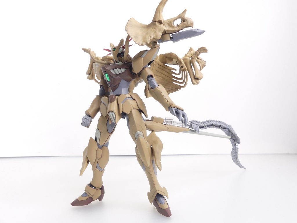 【ガンプラデータ】ベース:HGAGE ガンダムレギルス(MEMORY OF EDEN)使用:小学一年生付録 きょうりゅうほねほねプラモデル など「あっち」達・・・主役達のガンプラはまだまだ先です。筆者です。今回はレギルスフォッシル。「GBNW:EX」最終回に一足早く登場したガンプラ。当然ながら敵ガンプラとなります。ここ最近家のプラモ事情は逼迫しており、今回もプレバン限定のレギルスをばらしての製作です。大元はレギルスなのですが。