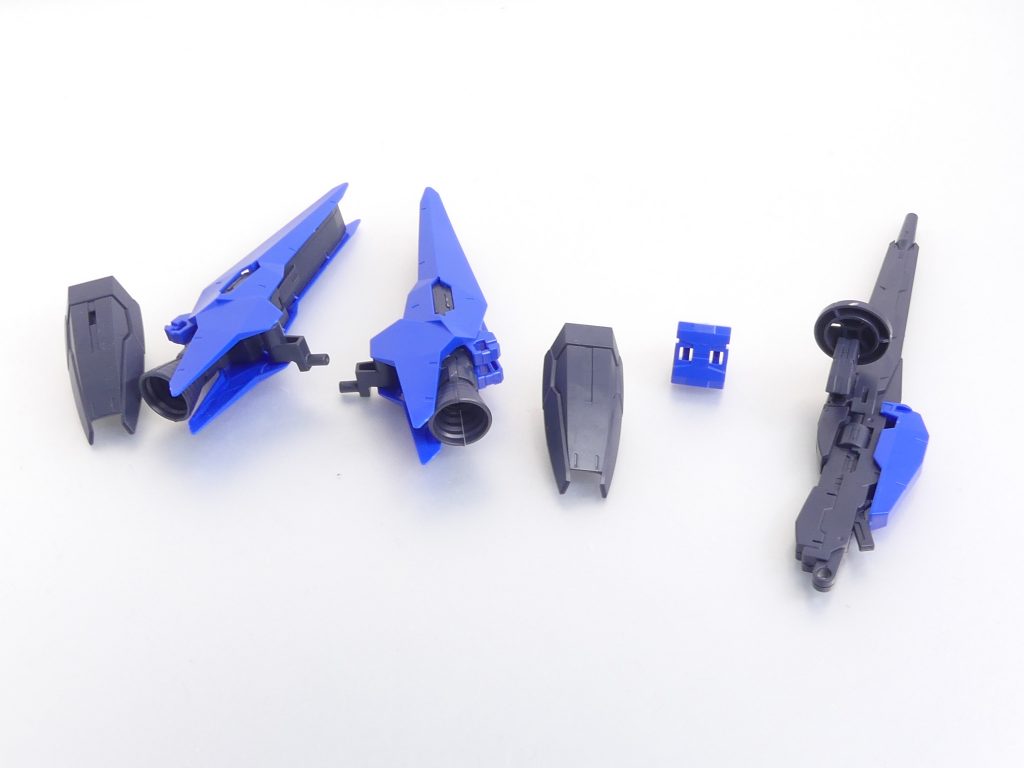 セット内容。・ロングビームライフル・ヒュージブースター（一式）・シールド（一式）・バックパック用ジョイントパーツヒュージブースター、シールドには一応左右の区別があるため（一式）としています。 