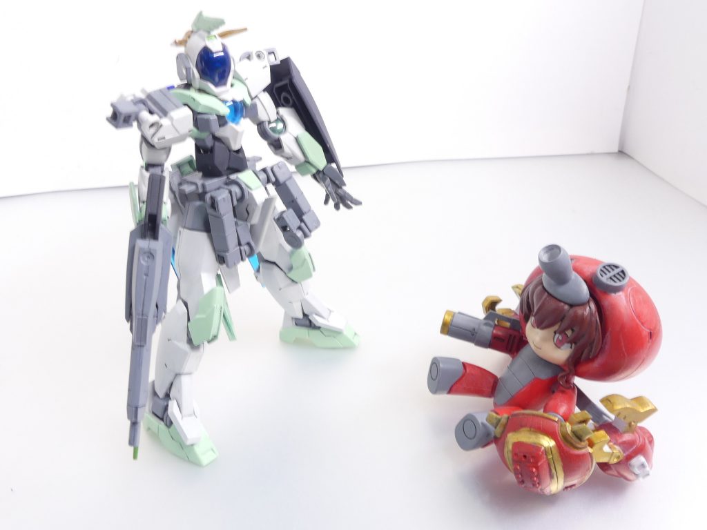 第116改「ＮＥＸ01：GBN Ver.1.81」～フォース・アルケミストのフォースネスト～リアルのみんな、こんにちは。あたし、アルザス・リースリング。フォース・「アルケミスト」のリーダーよ。今は武装のテストと･･･うん、いろんな事をやってる。あなた達、まだＧＢＮにダイブしていないみんなが、安心してダイブできるように･･･ね。ＧＢＮ。ガンプラバトル・ネクサス・オンライン。手持ちのガンプラを仮想電脳空間に出現させ、バトルや交流が楽しめるゲームよ。･･･「惑星エルドラ事件」。そっちで知った人も多いか。まぁそれはそれ。ＧＢＮにはいくつものフォース（部隊）があって、それぞれが目的･･･使命と言っていいかな。それをもって活動してるわ。あたしは･･･どちらかというと、管理サイドに近いかしら。ＧＢＮ創設の頃からあったこのフォース。ずっとぼっちだったここを、「エルドラ事件」の後ようやく再始動･･･再び立ち上げたってとこ。･･･あ、サラハチ。紹介するわ、ＥＬダイバーのサラハチ。ＥＬダイバーは、つまるところこの世界で生まれた「生命」なのよね。あたしのガンプラの一つに「ビルドデカール」で定着してる。今は心強い仲間だわ。 