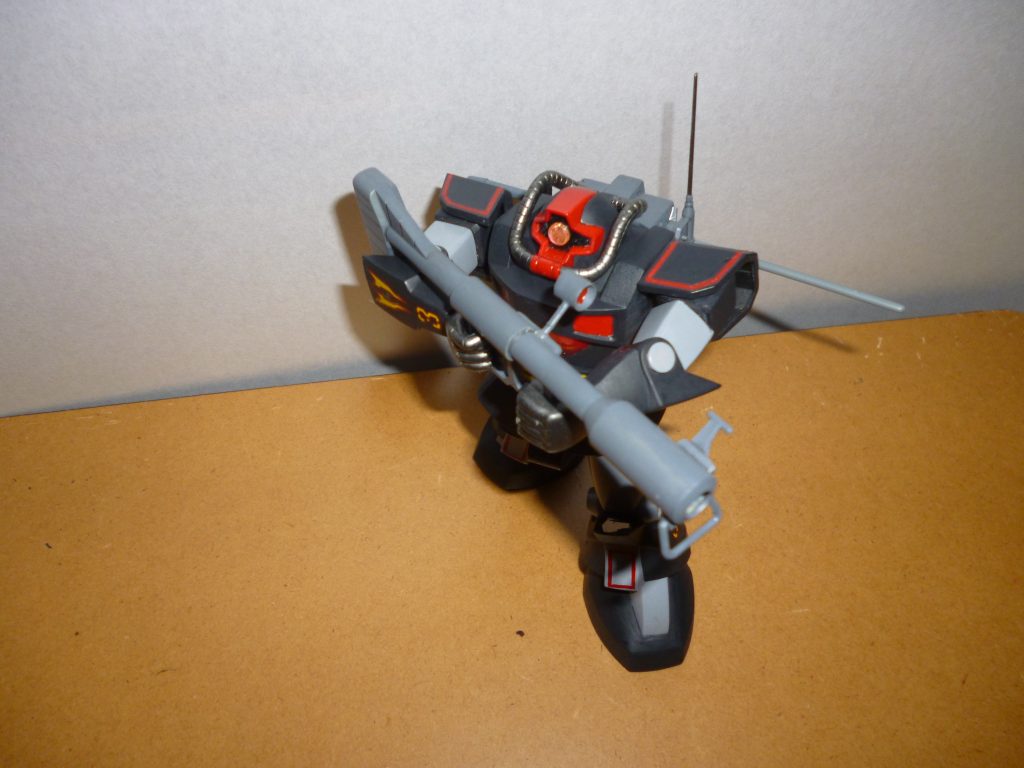 最後までご覧いただきありがとうございました。「ドムのキットにハズレなし」なんていう格言もありますが、こちらのキットも多分に漏れず、旧キットながらちょっとした関節の加工だけでかなりカッコよくなりました。やはりMSVは傑作キットぞろいですね!さて、ここまでご覧になっていただいた方の中には、こんな疑問を持った方もいらっしゃるのではないでしょうか?「局地戦闘型ドムの体にプロトタイプ・ドムのバックパックを取り付けたら、今度はプロトタイプ・ドムの体が丸々余るハズだよな? ・・・その胴体、どこに行った・・・?」「君のような勘の良いガキは・・・大好きだよ!!」はい!実はプロトタイプ・ドムの本体は、別機体に改装予定です!!というか、10年以上前に改造するつもりで買ってきたプロトタイプ・ドムのパーツをそのまま流用したんですよね・・・。しかし、当時の自分では肝心の改造方法が思い付かず技術もなかったため、ずっと放置状態でした。が!今の俺ならイケる(多分・・・)!!というワケで、どれだけ先になるか分かりませんが、プロトタイプ・ドムを改造した作品もいつか投稿したいと思っていますので、よろしければまた覗きに来てください。ちなみにどんな機体に改造するかは、過去の私の投稿をご覧になって傾向が分かっていらっしゃる方なら予想できてしまうかもしれませんが、そこは言わぬが花というもの。ネタバレ、ネタつぶし、ダメ!絶対!!最後になりますが、本作品をご覧になっての感想などいただけますと幸いです。