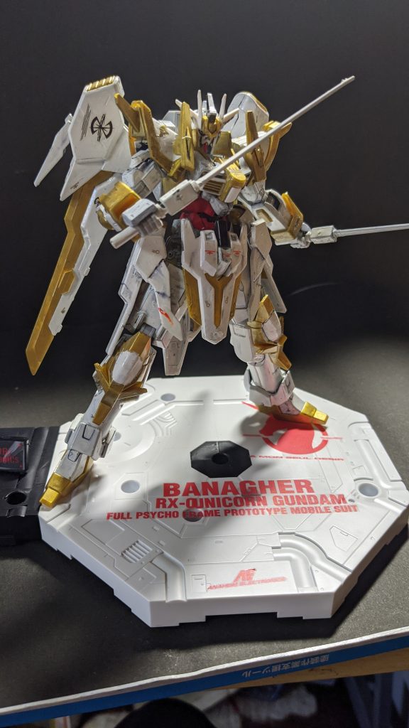 ヴィントドルヒ。真の力を解放したことにより黒の刃から白の刃に変化。これによりさらに粒子制御がしやすくなり斬撃をより多く飛ばせるようになった。