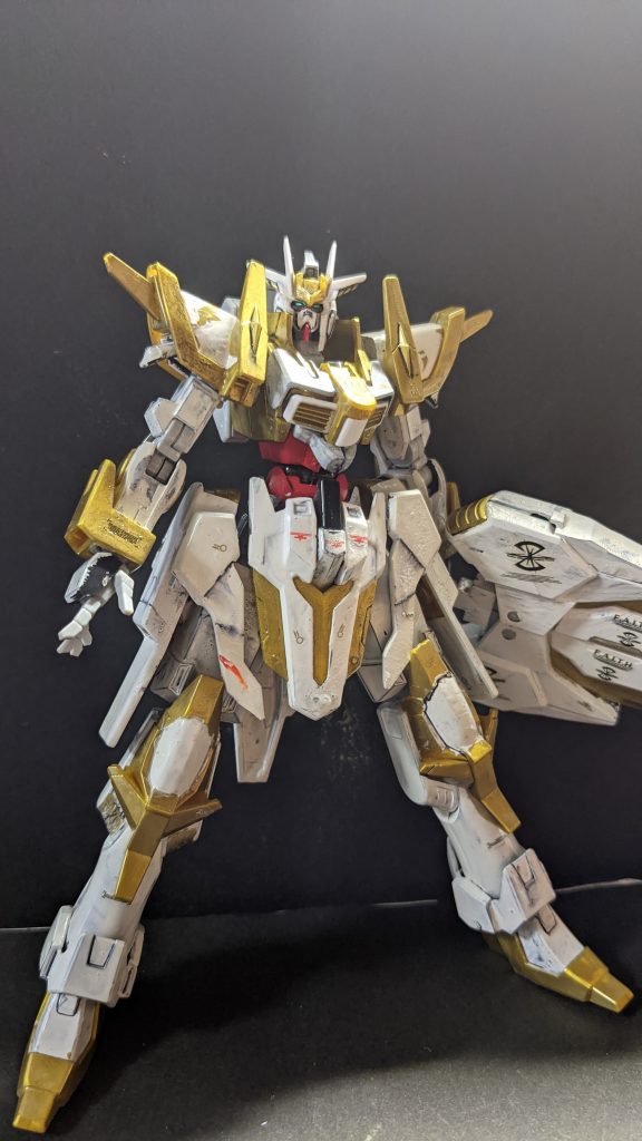 フリューゲルシュヴェルトヴァイス。ウイングを2つ組み合わせた大型剣ヴァイスリッターになった事で切断力がさらに上がっており最大出力時は、フィールドが破壊するほどの威力を持つ。