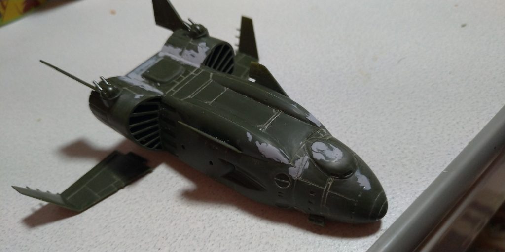 これは塗装前。パーツ合いは時代を感じないくらいにはバッチシなので、パテを使った部分は主にスジボリ間違いの修正と合わせ目消しですね。