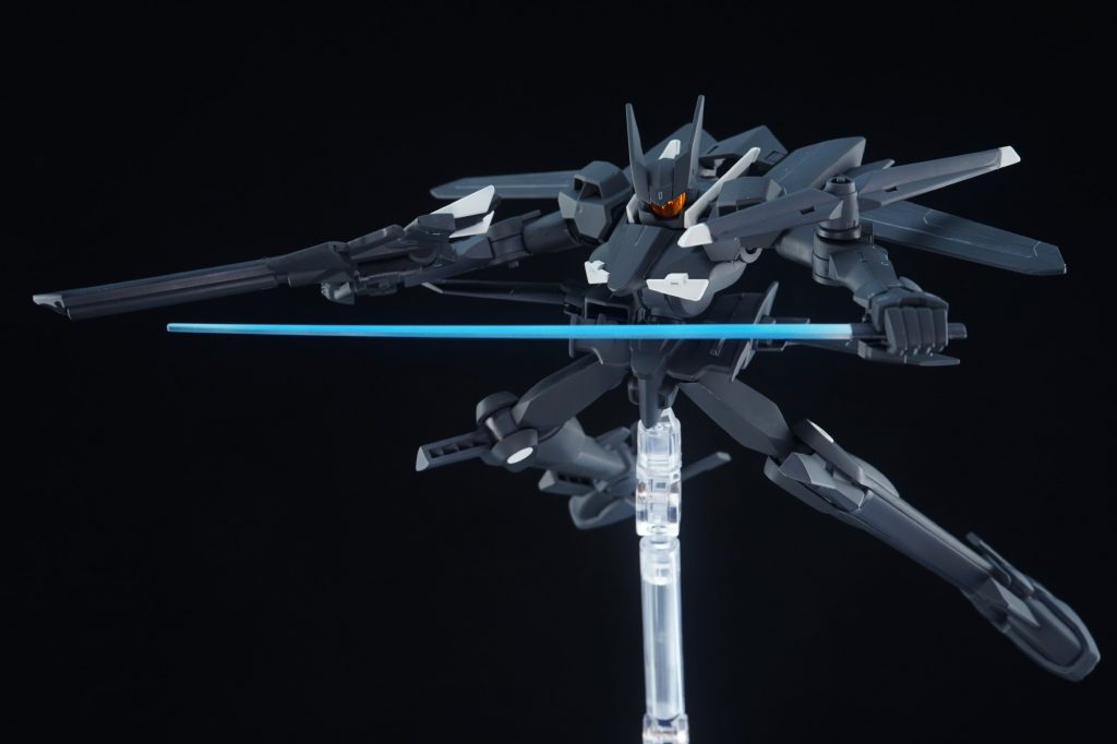 ・ソニックブレイドソニックブレイドなのかプラズマソードなのかイマイチ表記が安定しない実体剣。真っ白なプラ製だったので、スカイブルーをグラデ塗装して光ってるっぽくしました。ディフェンスロッドも面白い装備ですね。跳弾前提のシールドは稀有なのでいい個性だと思います!