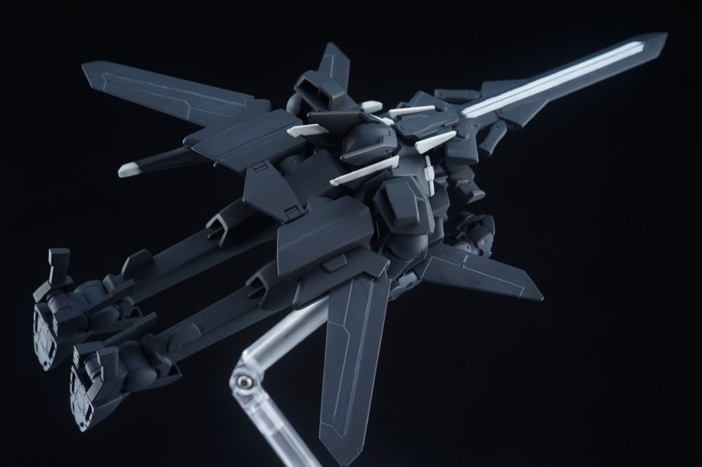 ・フライトポジション(高速飛行形態)翼を折りたたむことで高速飛行形態になるそうです。この時代に可変翼とカナード翼か…渋い…