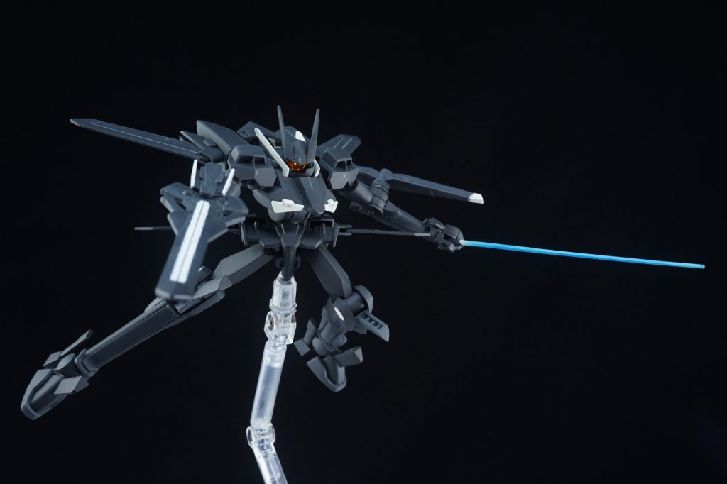 ・新型リニアライフル 3つの銃口を持つ素敵ライフル。トライデント・ストライカーとも呼ばれてるそうで。下と左右にもグリップがあって持ち方は割と自由みたいです。