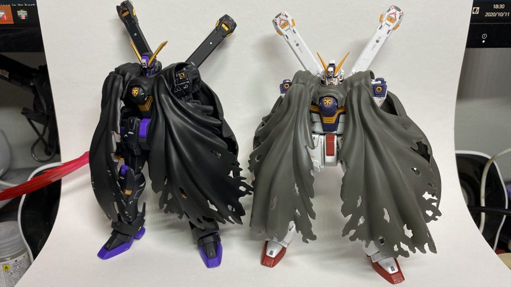 昔作った簡単フィニッシュのX1と並べてみます。X2は水転写デカールなのでクロスボーンマークも浮いてなくていいですね。リアリスティックデカールは厚みが…ね次から製作工程をぺたぺたり