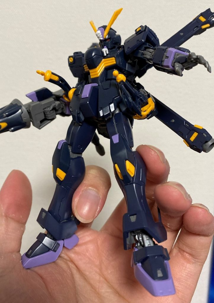 まずは仮組み。元々は紺色でしたがこれを黒に塗っています。