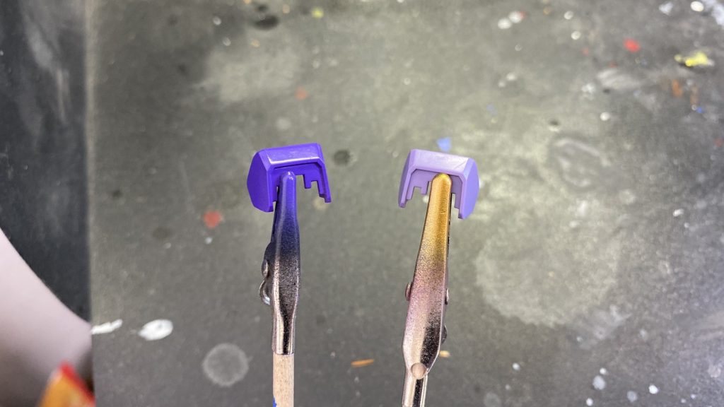 パープルは少し濃いめに塗ってます。右が未塗装、左が塗装後