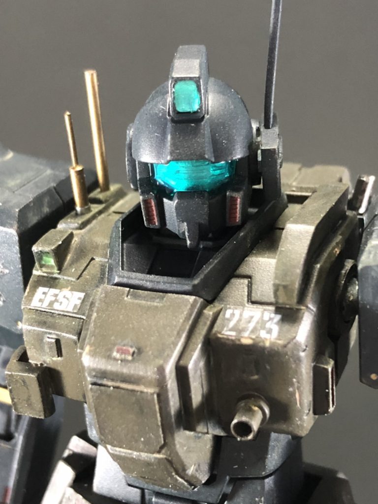 頭部センサーと、胸部センサー、マシンガンのセンサーはUVレジンを使ってます！結構キラキラしますね～またロッドアンテナは、真鍮線を使用しています！