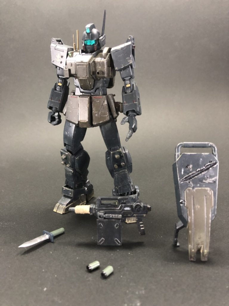 装備は総重量が軽量になるように再設計されており、奇襲戦闘時に支障をきたさないよう最低限度の装備しかしない。・100ミリマシンガン　　　・ヒートナイフ・ショートシールド　　　　・ハンドグレネード　　　　　となっている。100ミリマシンガンは、総弾数を増やし、連射性能を向上させている。ハンドグレネードは、フラッシュグレネードにも換装可能である。