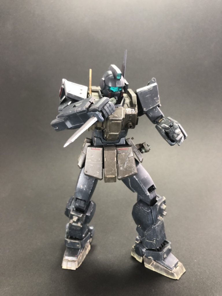 陸戦型ジムの表面に取り付けられた無数の感知センサーは、相手との距離を正確に掴むことができる。また熱探索にも優れており、高濃度のミノフスキー粒子化でも、相手の場所を掴みとれる。