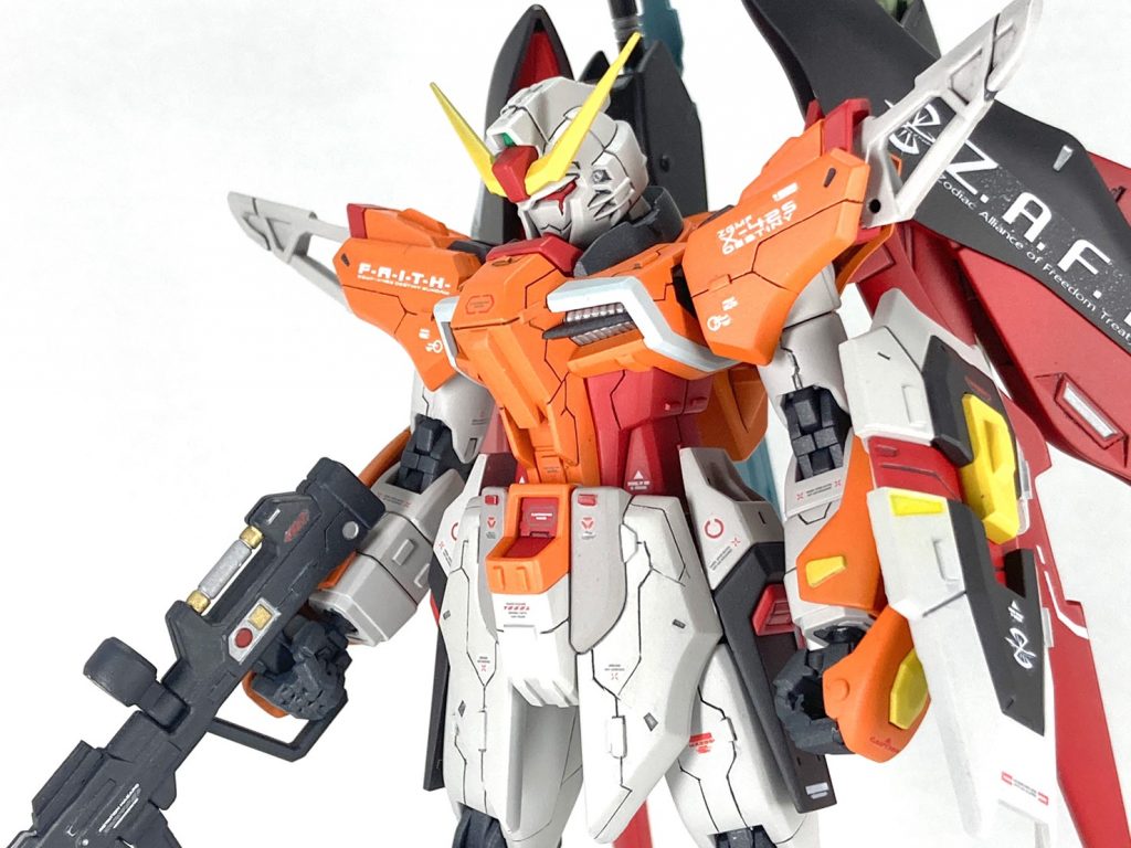 各箇所にスジ彫りを追加。彫り過ぎてはみ出ているところはご愛嬌・・・反省点です。