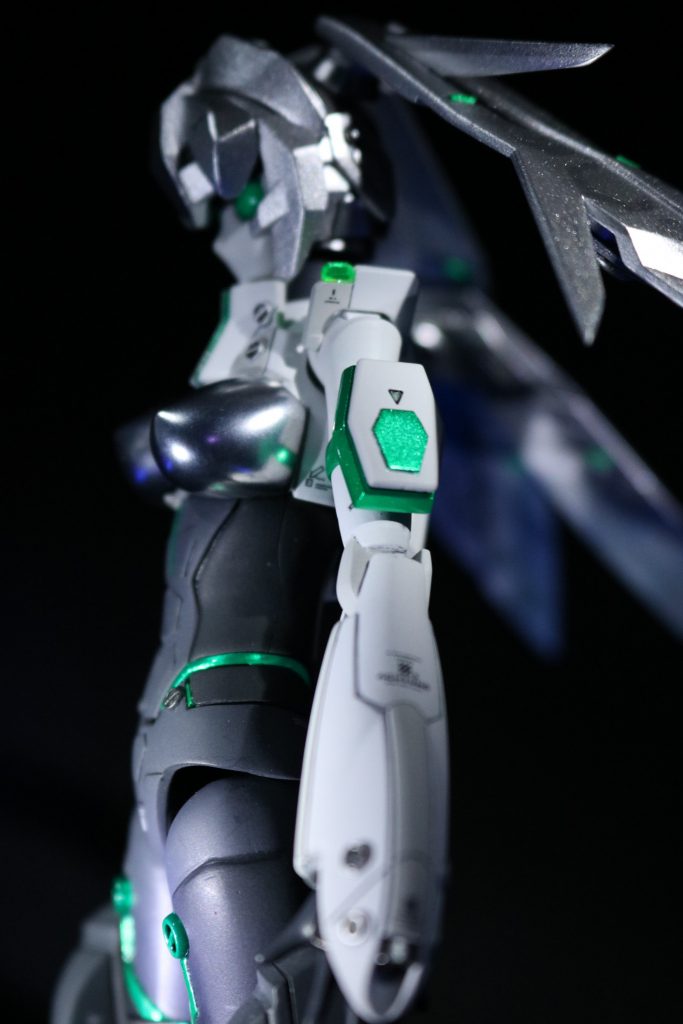 リアルタイムで作品を見ながら製作していたので、最終回視聴後に急遽ここを塗装しました。「ずっと探していたモノが実はすぐ近くにいた」←大好きです。