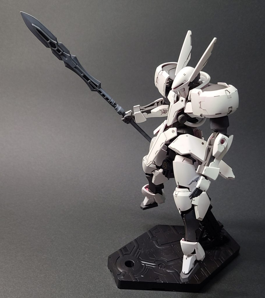 ヴァルキュリアシールドは装備させませんでした今回はなくてもバランスがいいかなと思った次第です個人的に槍と言えばダークソウルを思い出します…終わりに今回は失敗もあったので反省して次に生かしたいです機体の色を変えただけですが組みあがるとうれしいです子どもの頃は塗装が上手くいかなくて挫折していましたからねそれに比べたら少しは成長できたかなと思いますここまで見ていただいてありがとうございました✨