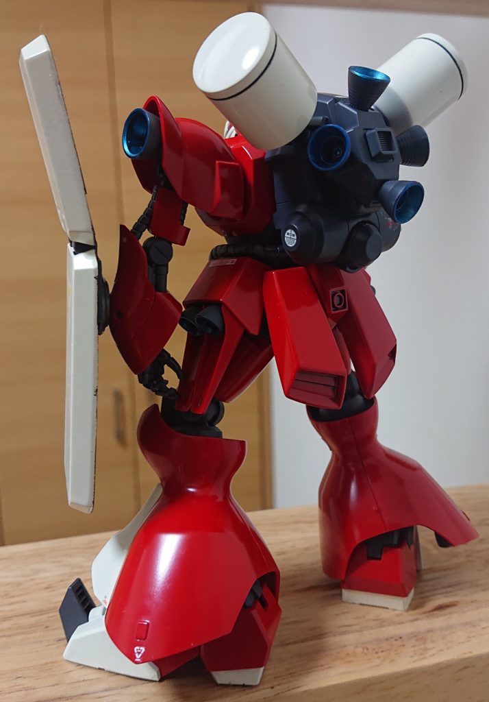 アンジェロズールのバックパックからランゲブルーノ砲改を外し、プロペラントタンクを小型のものに交換