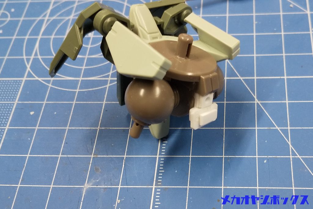 腰アーマーの取り付け方法は、結構悩みました。