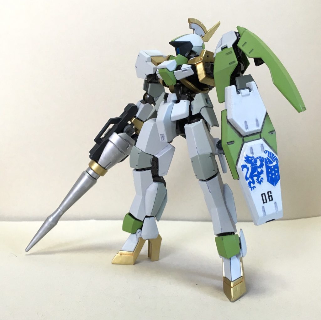 装備はオプションセット1の槍と盾