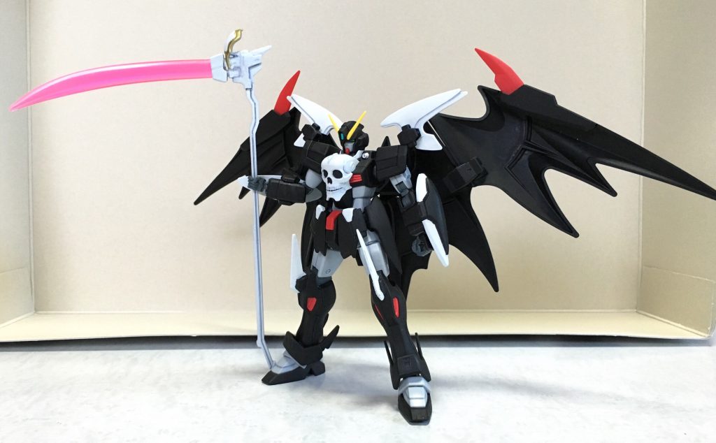 クロボン魔王の各所にヘルカスの特徴的なパーツを取りつけてそれっぽいシルエットにしてあります