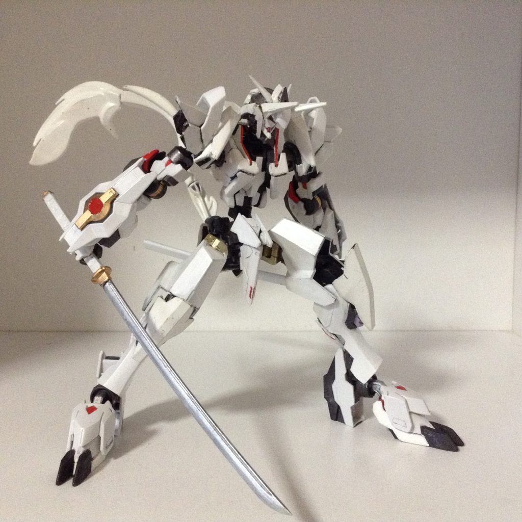 可動優先のため、フロントアーマーとかはありません。