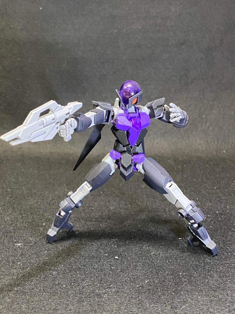 まずはアルスコアガンダム。ほぼ無改造です。この悪って感じのデザインすっごい好きです。ガチャポンで手に入れた炎エフェクトにもよく合うなぁ。